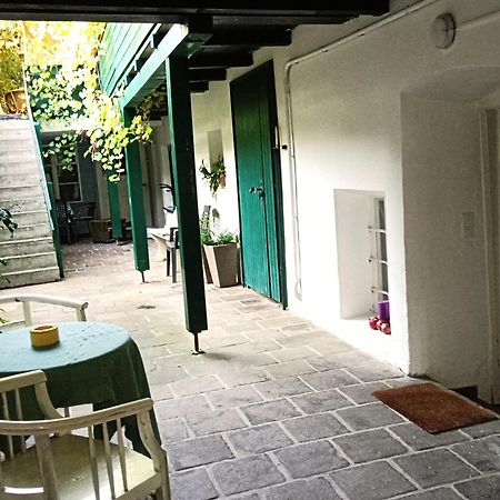 Apartment Mit 1 Schlafzimmer In Altstadthaus Sankt Veit an der Glan Esterno foto